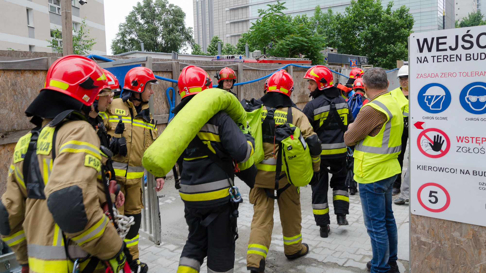 Stołeczni strażacy ćwiczyli na wieżowcu SKYSAWA