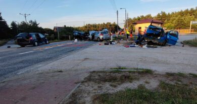 Brzeziny. Tragiczne zderzenie aut na przejeździe kolejowym koło Morawicy