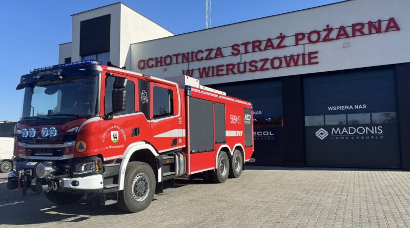 Nowy ciężki wóz gaśniczy dla OSP Wieruszów. Scania za blisko 2 mln zł